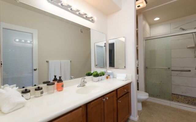 Comfort 3 Bedroom Condo by Redawning