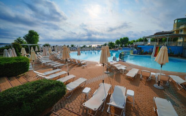 Hotel Perla Beach Luxury