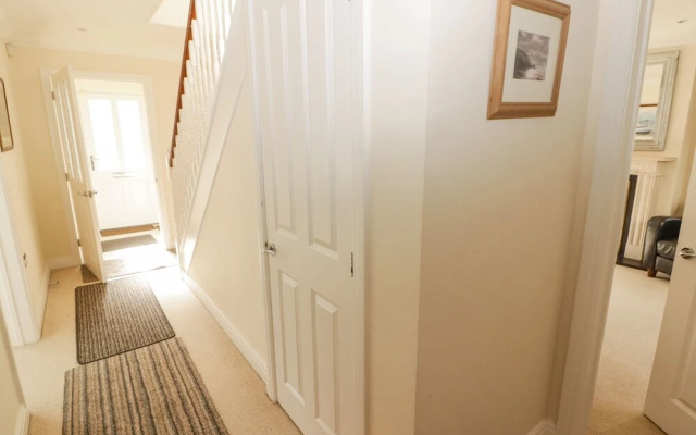 3 Strawberry Close
