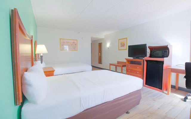 Tulsa Square Hotel Central, I-44 By OYO