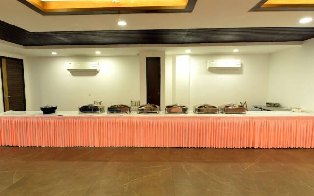 Oyo 11367 Hotel Yellow