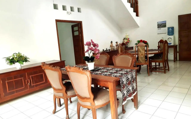 Santalum Hotel