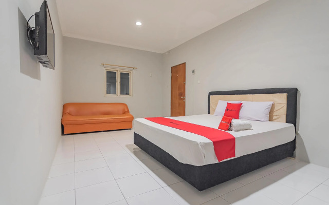 RedDoorz Plus @ Bukit Cinta Street