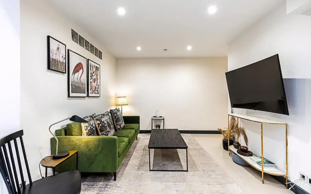 Stylish Shepherd's Bush Flat With Patio