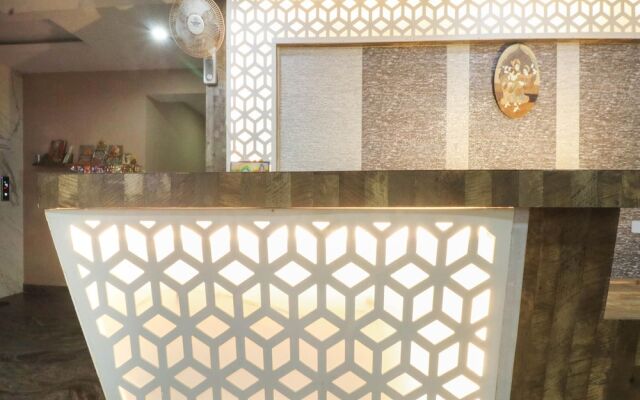 Spot On 46890 Smile Holiday Inn