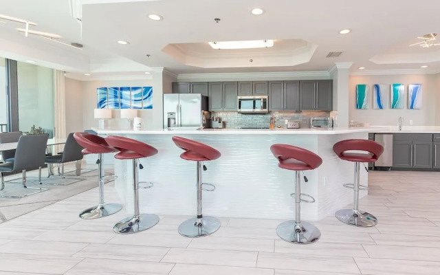 Phoenix Ix 608 3 Bedroom Condo