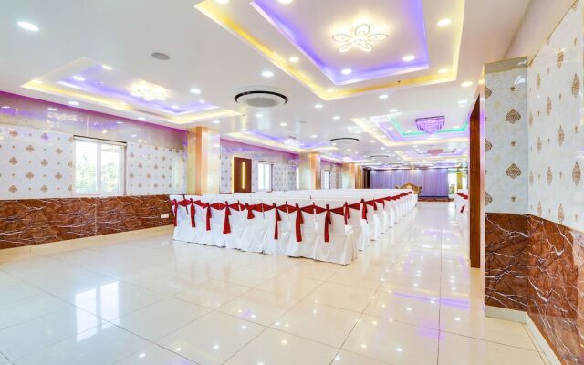Fabhotel Prime Ravila Grand