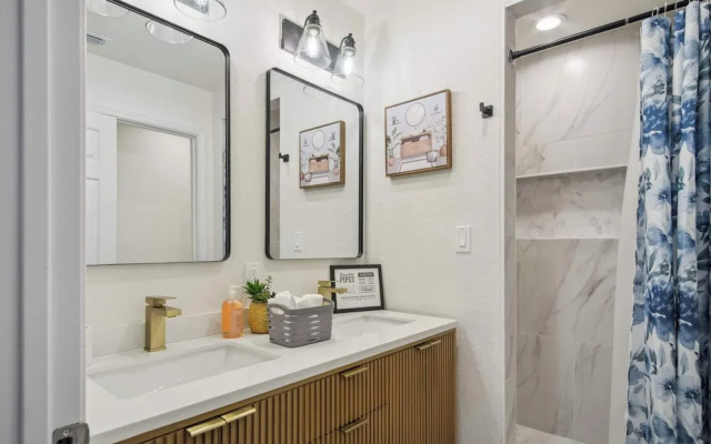 Your Amazing 3br/2ba Downtown Delight!