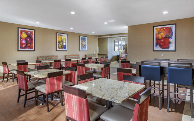 Comfort Suites Southfield/Detroit