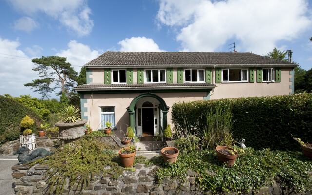 Cwmwennol Country House