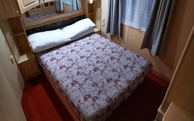 Lazy Bear Holidays - Arne View