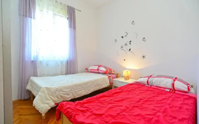 Spacious Flat With Pool Just 300m From the Beach