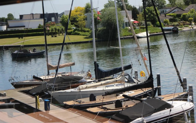 Näher am Wasser kann man nicht wohnen!