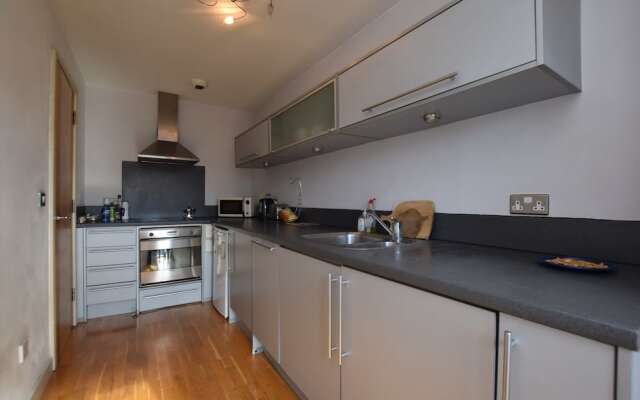 Spacious Studio Apartment in the Heart of the City