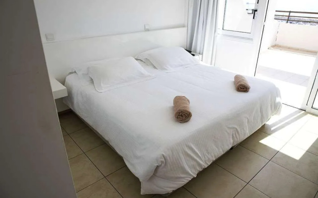 Sun Hall Beach Apartments