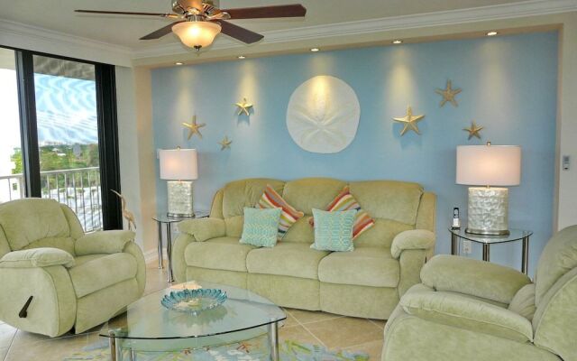 Beachfront Condo With Pool and Dazzling Ocean View