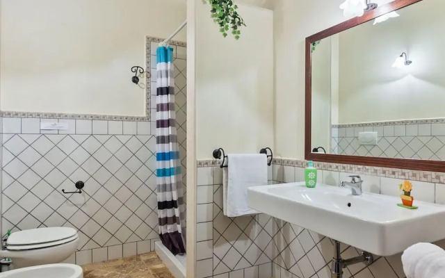 Enticing Holiday Home in Chianni With Swimming Pool