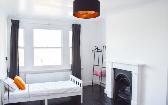 Spacious 3 Bedroom Hove Apartment