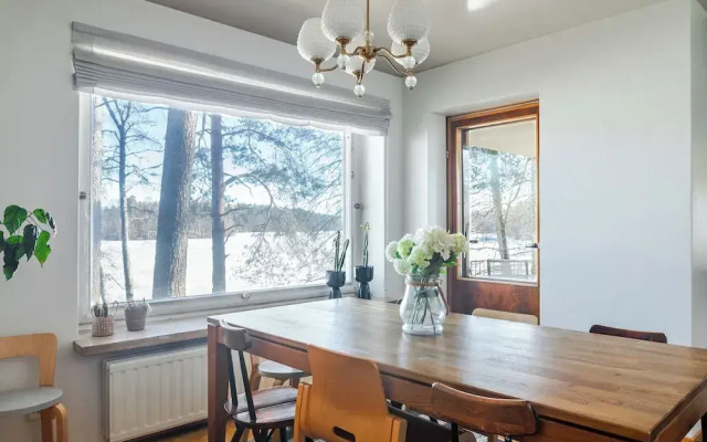 Lakefront House with 5 BR and Sauna