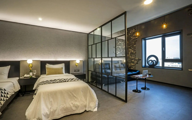 Embledon Hotel