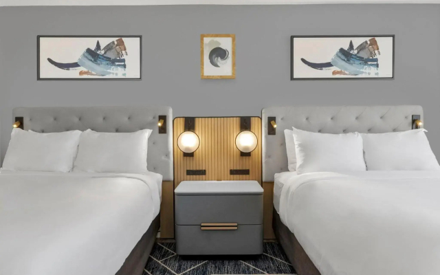 Crowne Plaza Virginia Beach Town Center by IHG