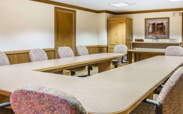 Quality Inn & Suites Monroe