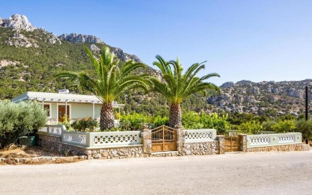 Reisis Family Residence