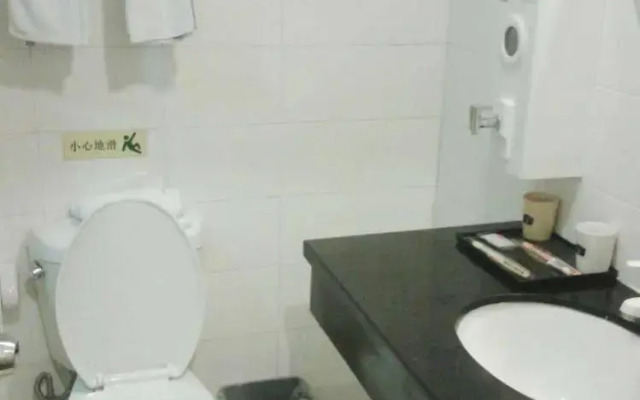 Home Inn Wuhan Jinghan Avenue Dazhi Road Light Rail