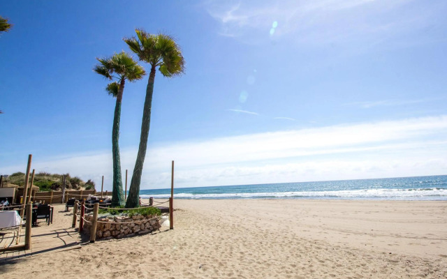 Perfectly located beachside apartment in Elviria Marbella