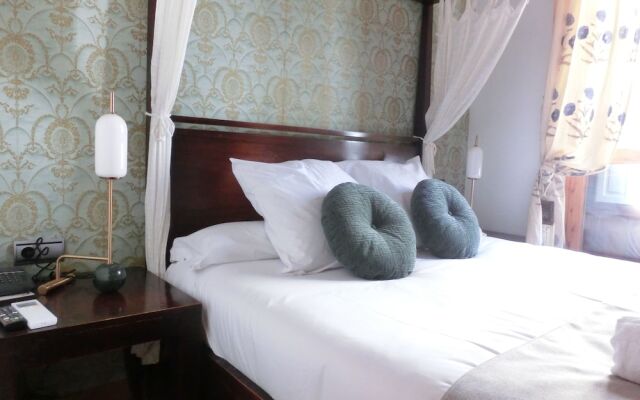 Hostal Les Monges Palace