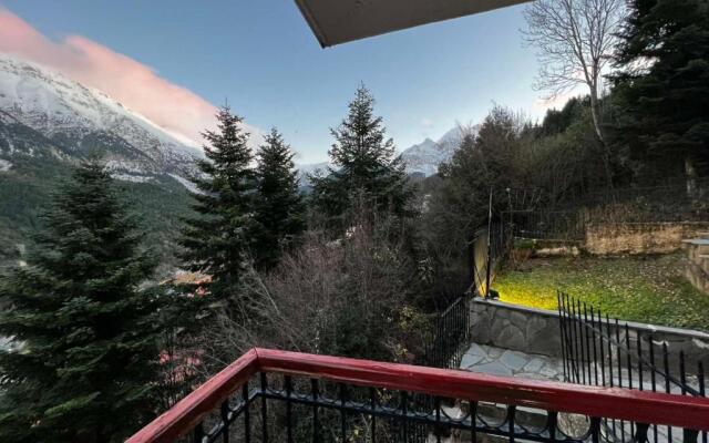 4 Seasons Tzoumerka Life