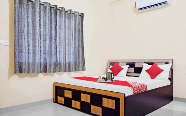 OYO 87180 Hotel Royal Galaxy