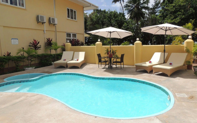 Reef Holiday Apartments