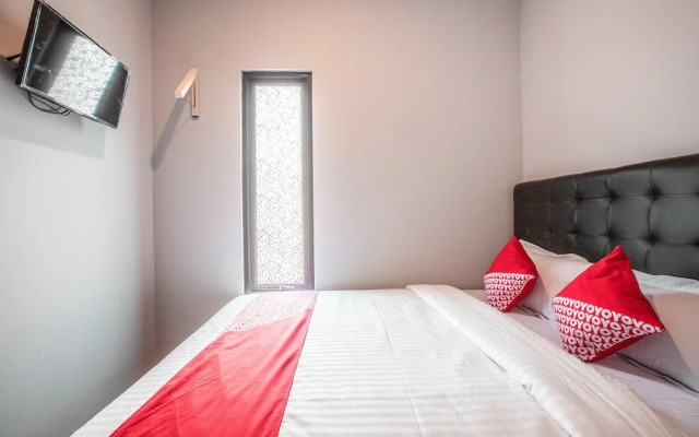 OYO 842 Arafuru Residence