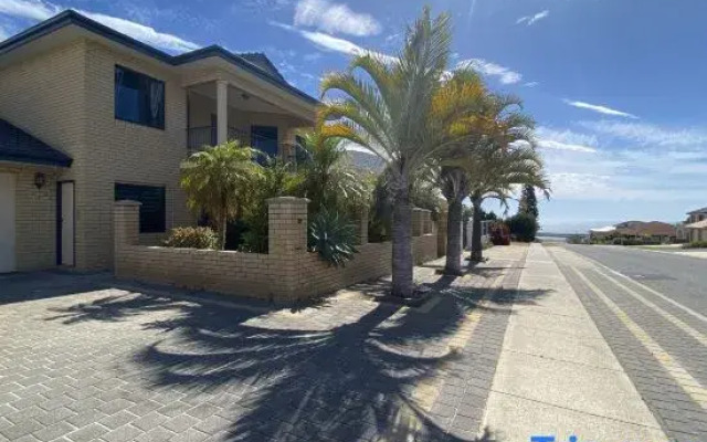 Sunny Ocean View Retreat