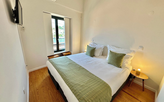 Oporto Invite - River View