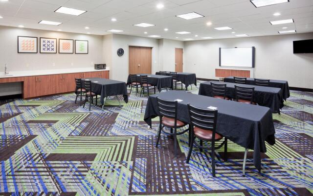 Holiday Inn Express Hotel & Suites Dickinson by IHG