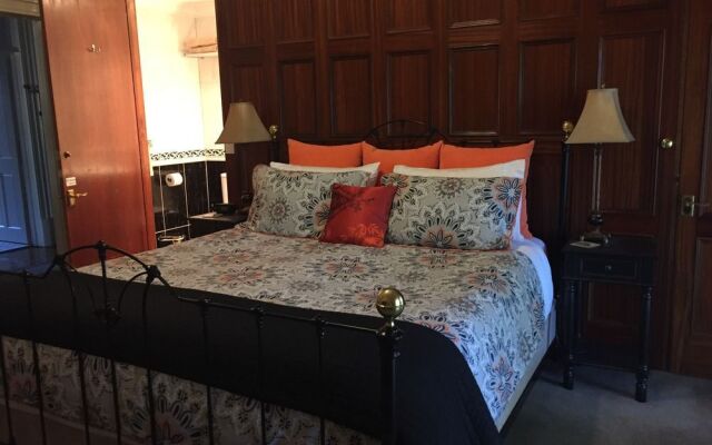 Carlyle House B&B
