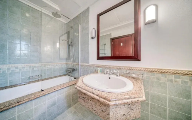 Exclusive 6BR Palm Villa w Private Pool and Beach