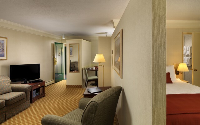 Royal Scot Hotel & Suites