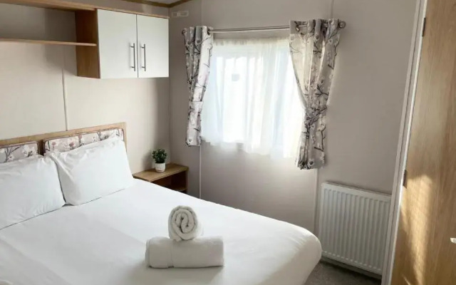 Yorkshire Lodge with Hot Tub