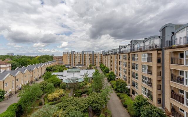 Bright, Modern One-bed With Stunning View of Thames