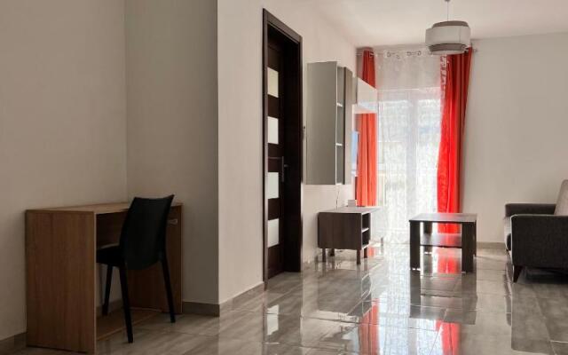 F4-3 Room 2 single beds shared bathroom