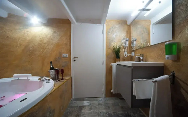 navona jacuzzi apartment