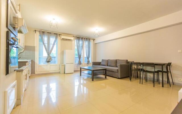 Superbe T4 renove spacieux avec stationnement libre et gratuit