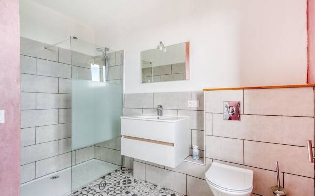 Modern Mansion With Swimming Pool, Terrace, Garden Furniture