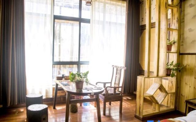 Huashan Outdoor Theme Hotel