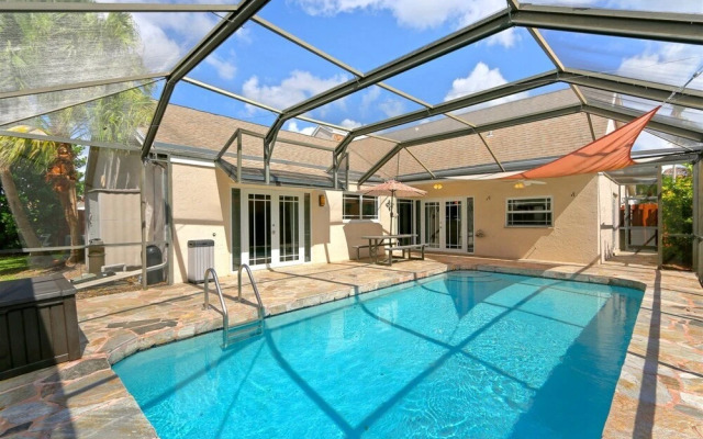 Golden Tropics 30 Minutes From Superbowl 2020 Pool Fenced Backyard