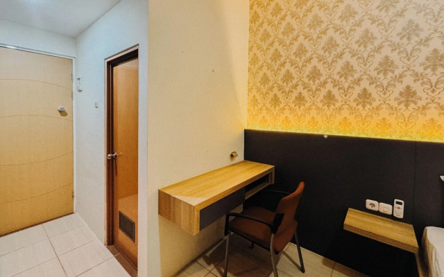 Warm And Tidy Studio At Bale Hinggil Apartment – Guest Rooms – Surabaya