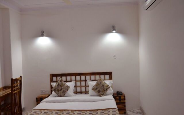 OYO 10963 Hotel Guman Auberge